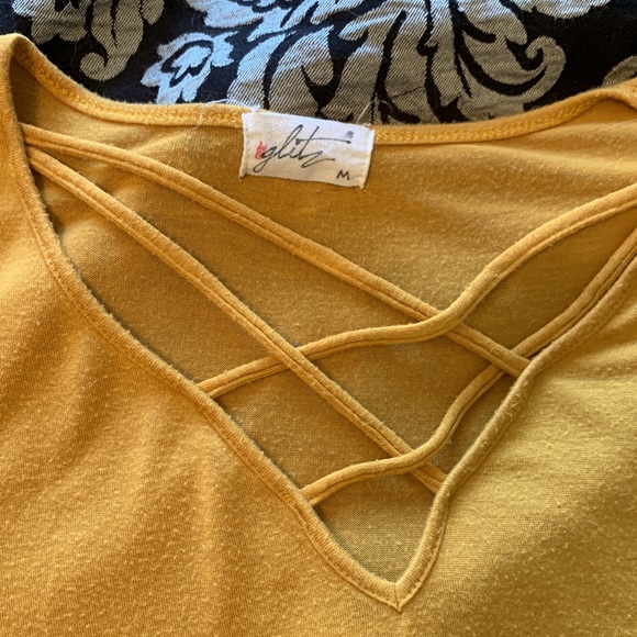 Tops - Picture 2 of 2